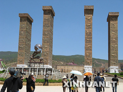 世界恐龍谷開園在即 - 自貢燈會(huì)彩燈,燈會(huì)彩燈界的行業(yè)門戶網(wǎng)站,聚合彩燈企業(yè)提供最全的彩燈會(huì)燈展花車信息,搜羅展會(huì)活動(dòng)信息和歷屆燈會(huì)集錦